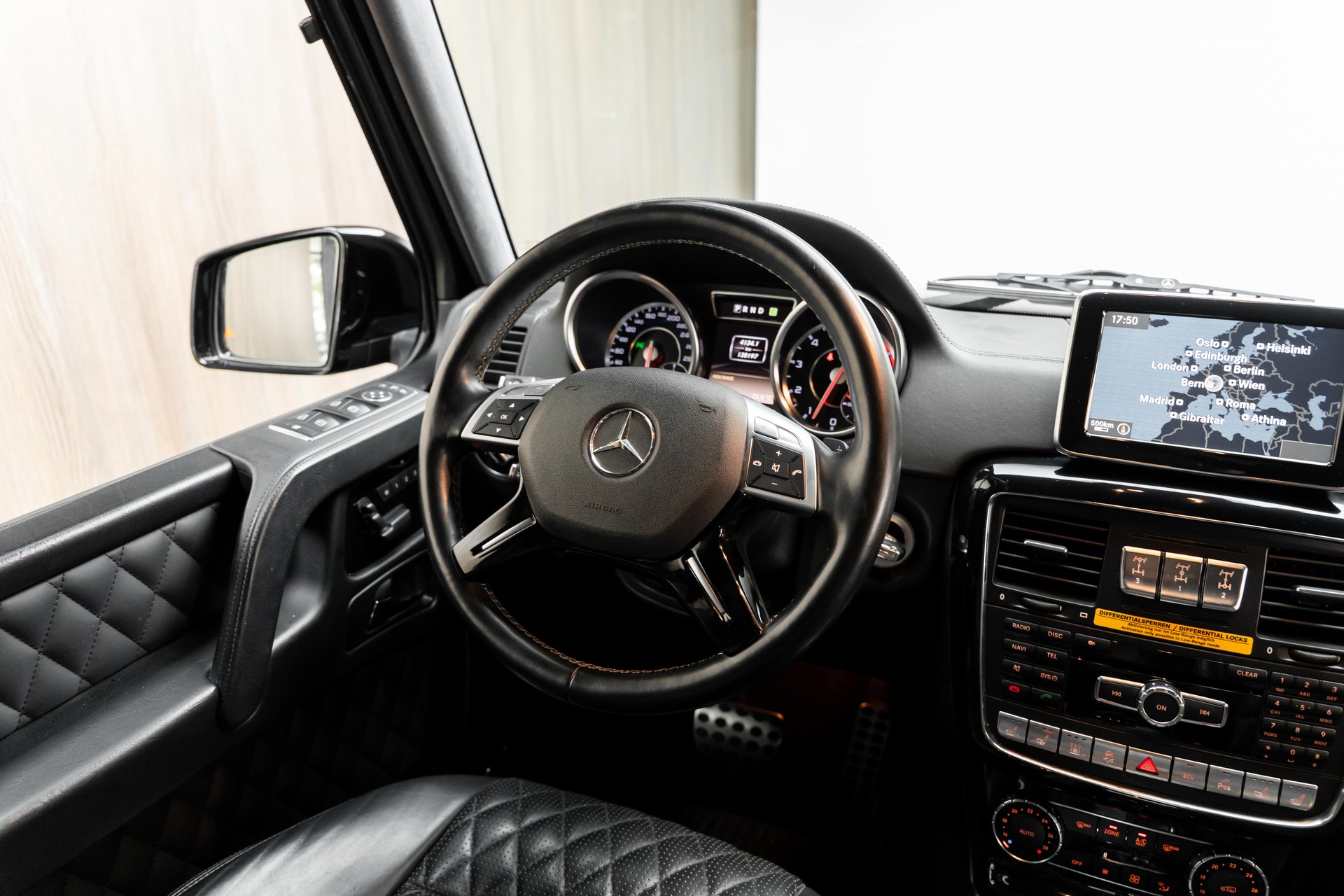MERCEDES-BENZ G 63 AMG Automatic-image-18