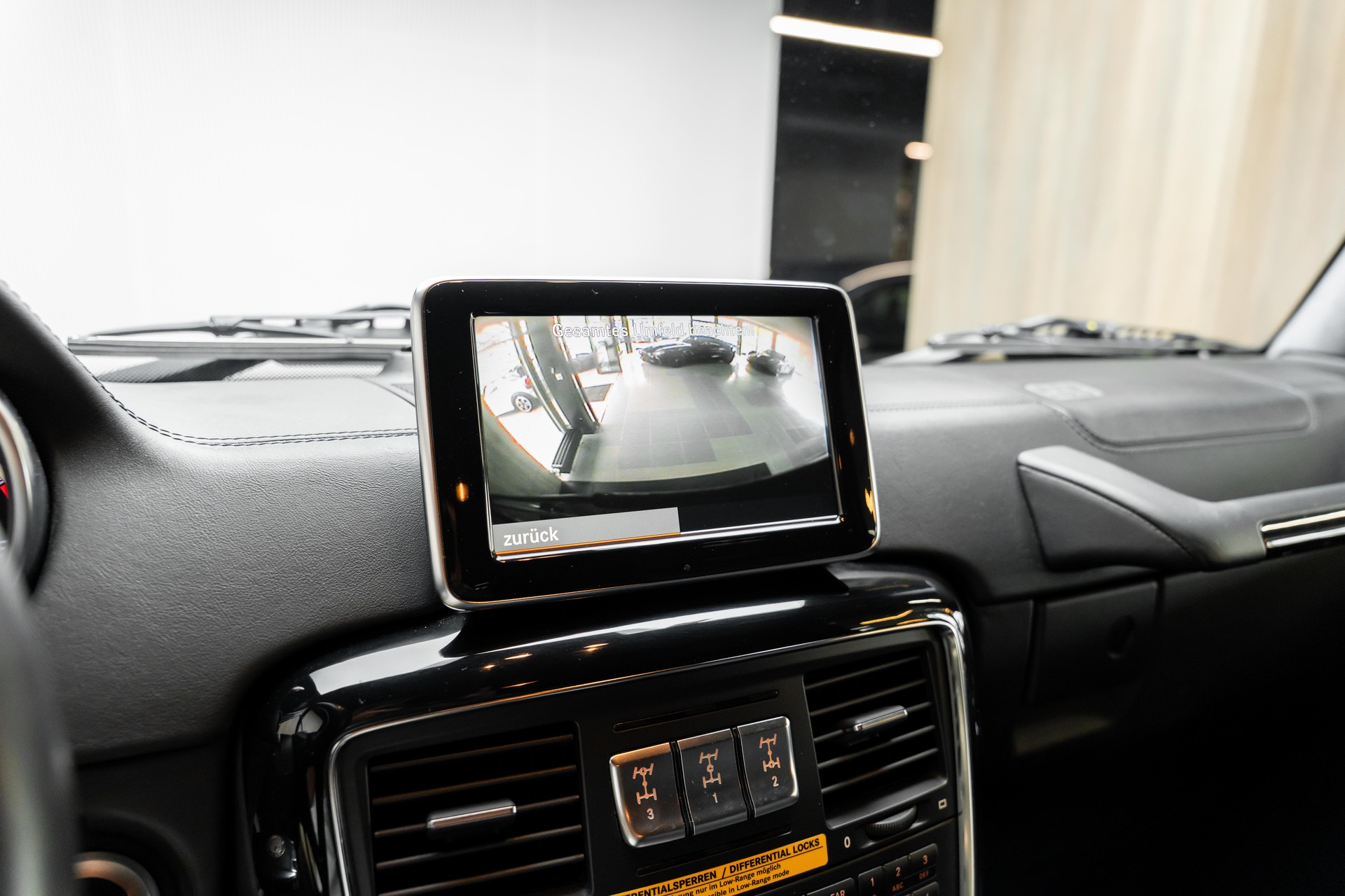 MERCEDES-BENZ G 63 AMG Automatic-image-12