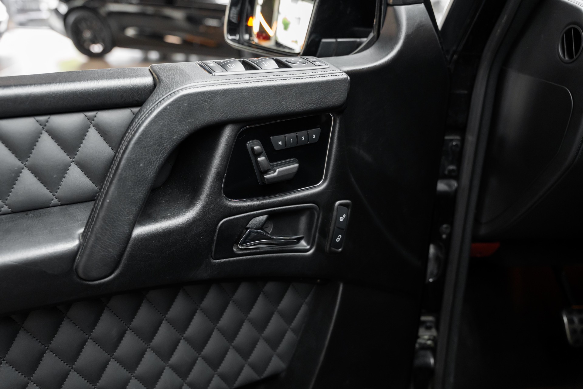 MERCEDES-BENZ G 63 AMG Automatic-image-19