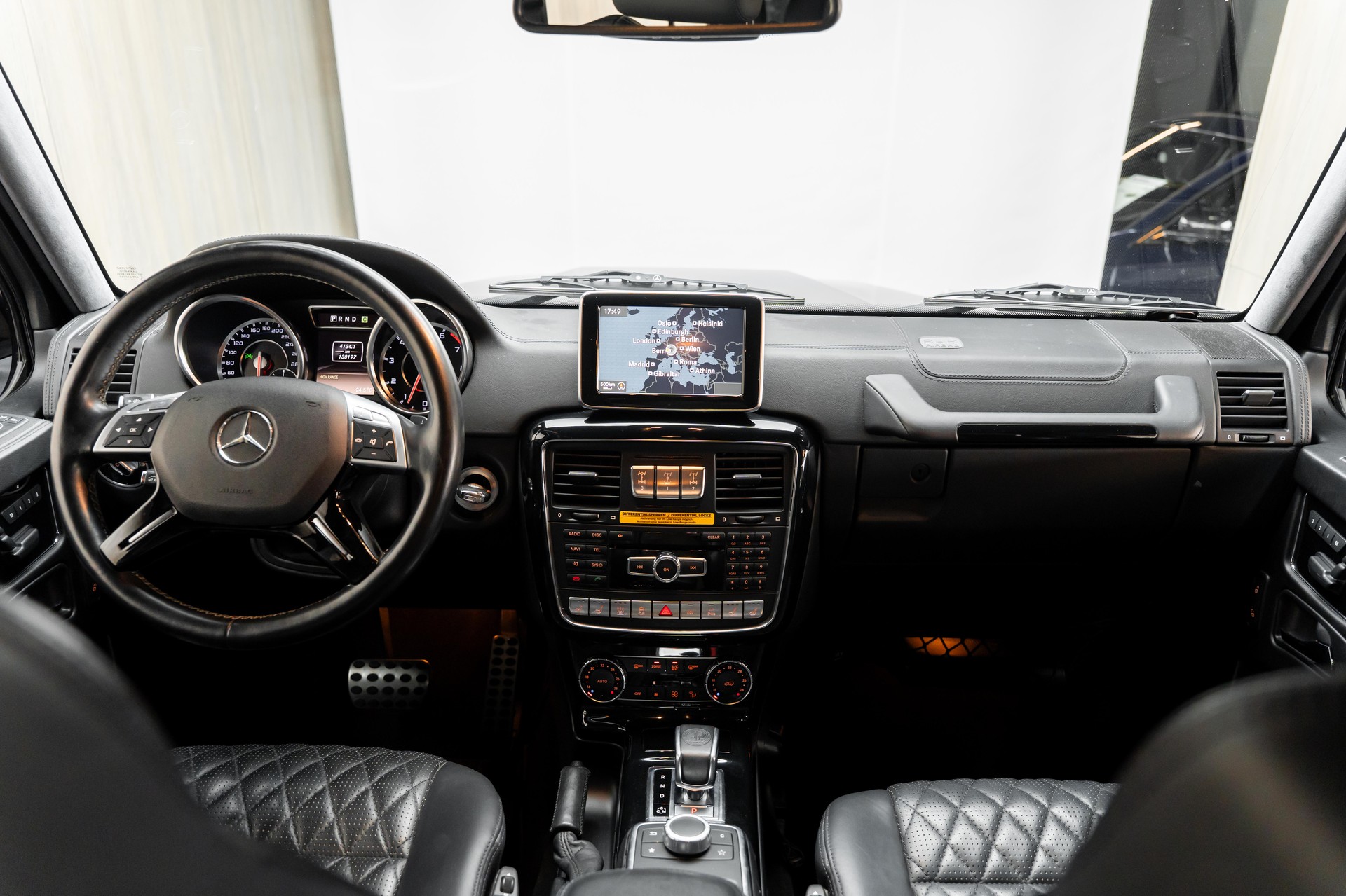 MERCEDES-BENZ G 63 AMG Automatic-image-2