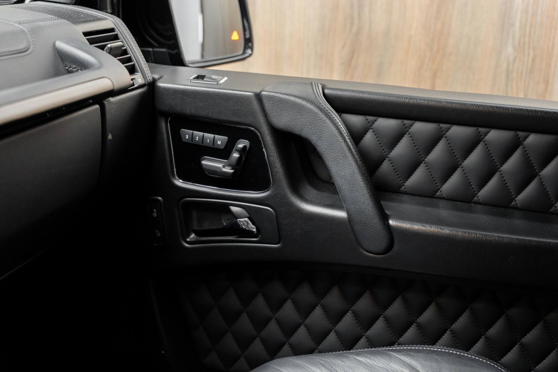 MERCEDES-BENZ G 63 AMG Automatic-image-15