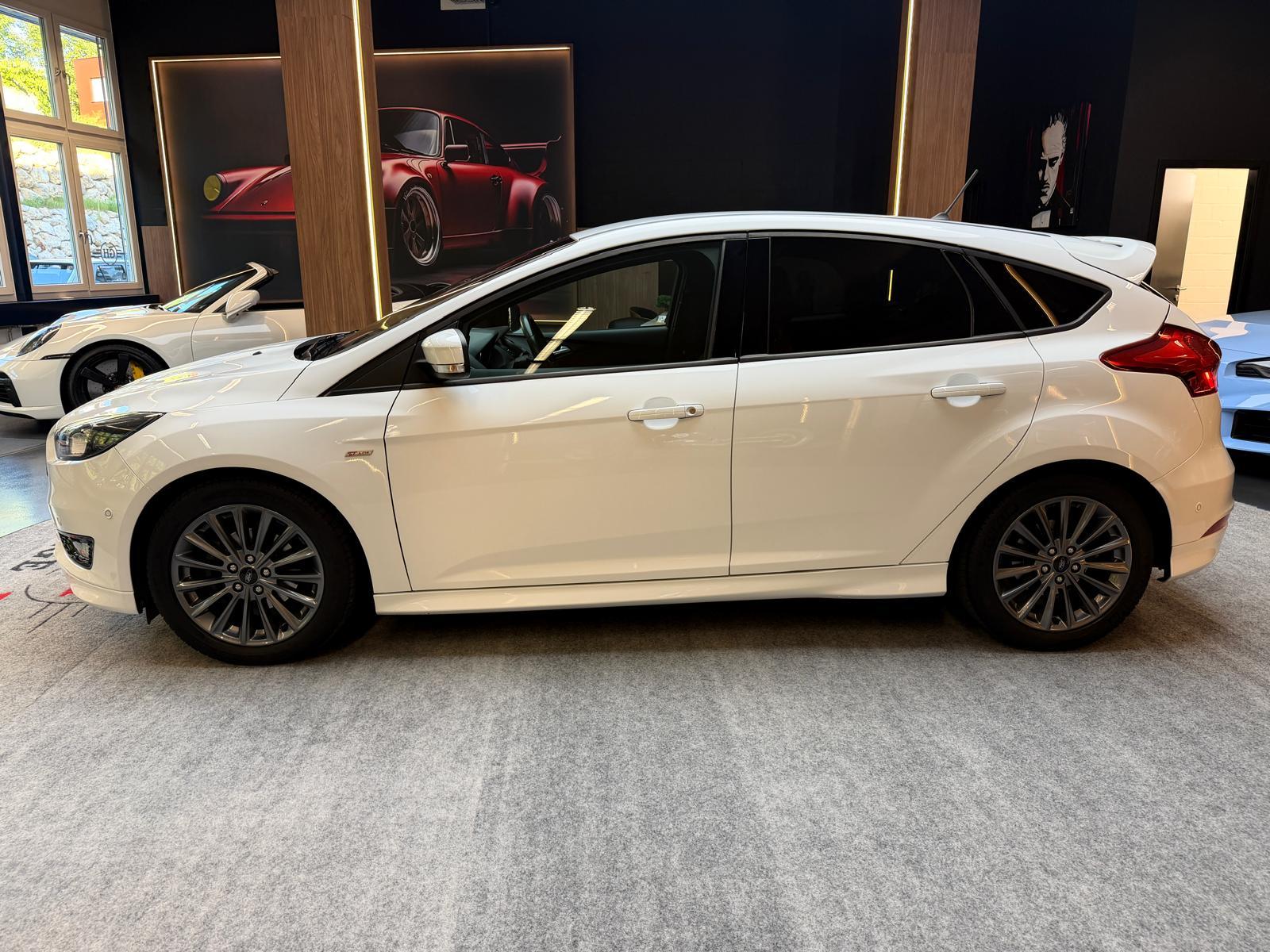 FORD Focus 1.0i EcoB 125 ST-Line Automat-image-4