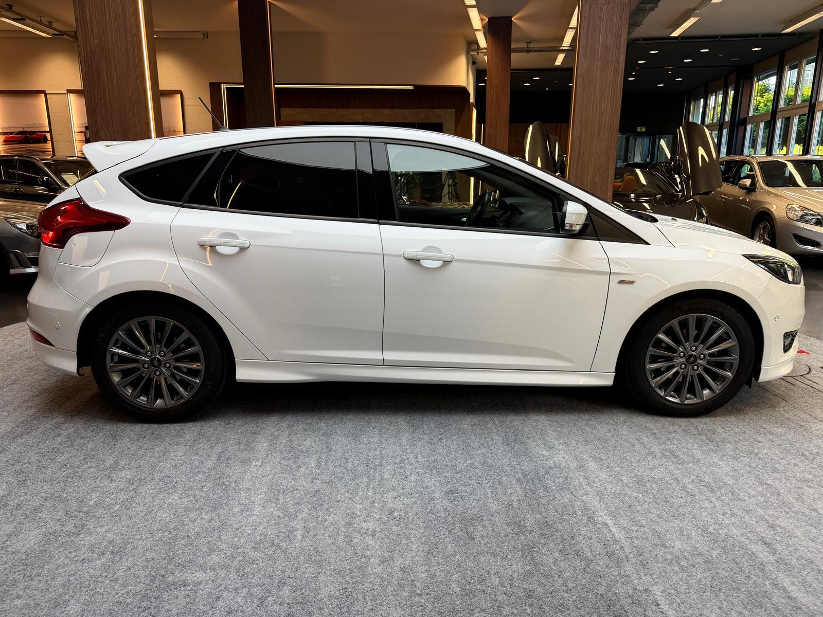 FORD Focus 1.0i EcoB 125 ST-Line Automat-image-8