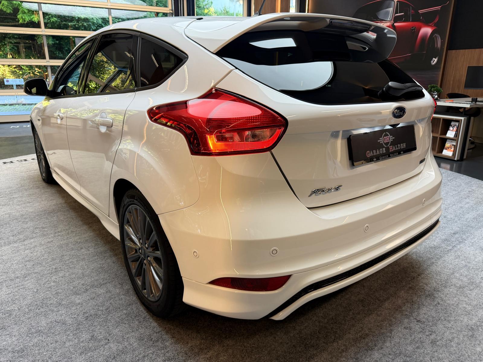 FORD Focus 1.0i EcoB 125 ST-Line Automat-image-5