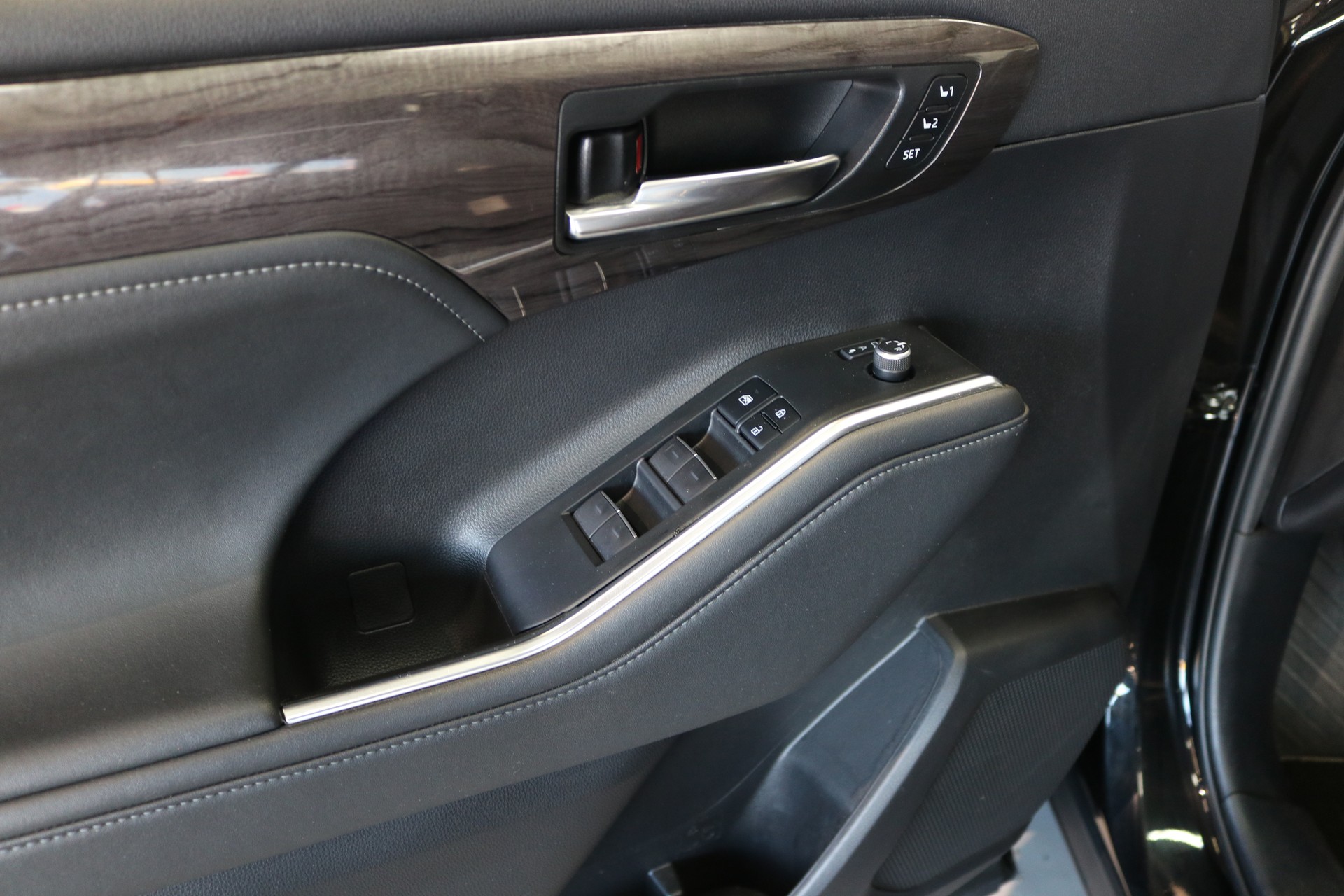 TOYOTA Highlander 2.5 HSD Premium e-CVT-image-37