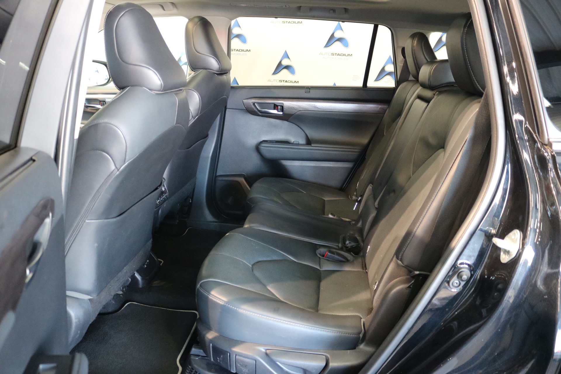 TOYOTA Highlander 2.5 HSD Premium e-CVT-image-32