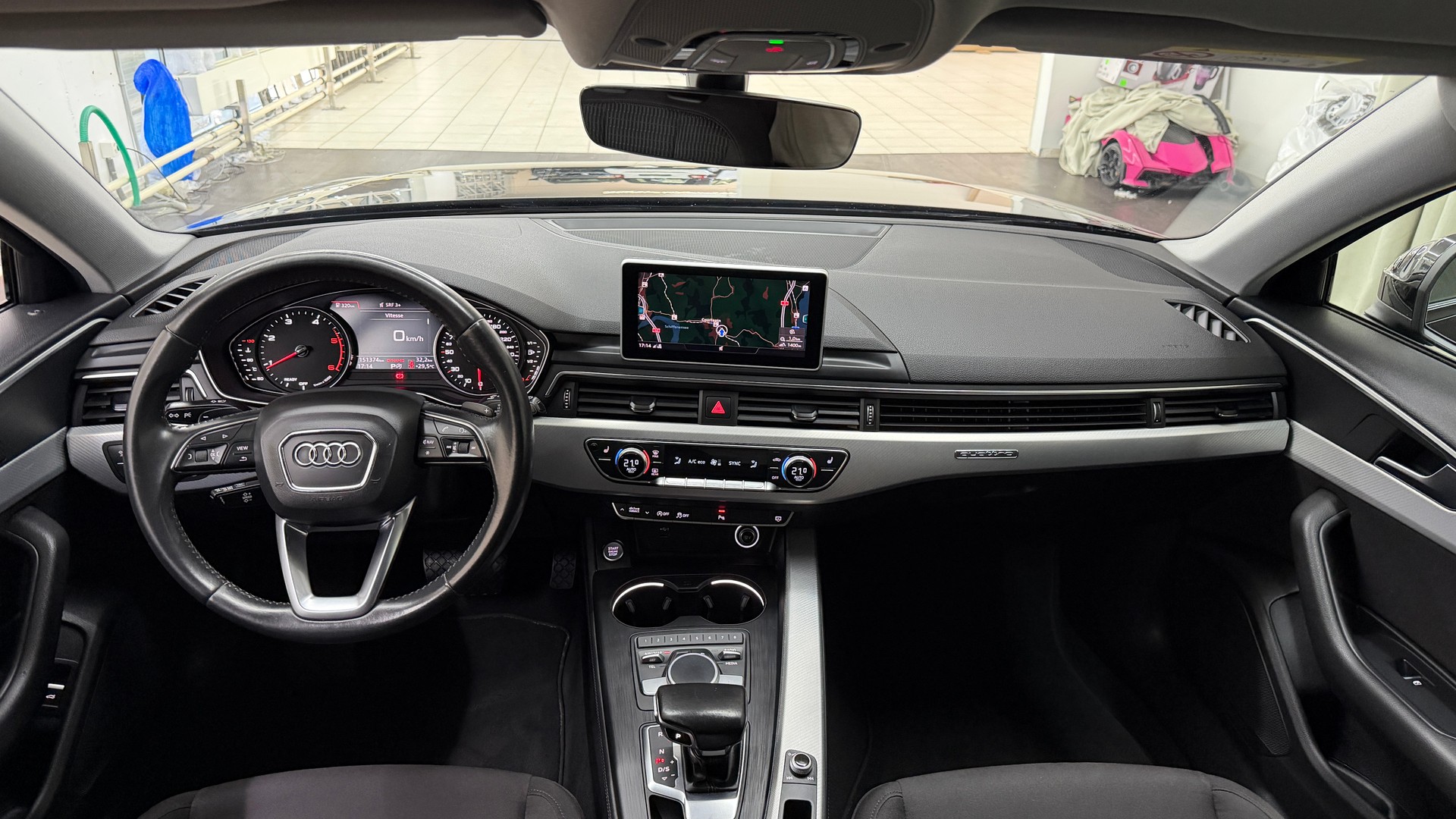 AUDI A4 Avant 40 TDI Design quattro S-tronic-image-8