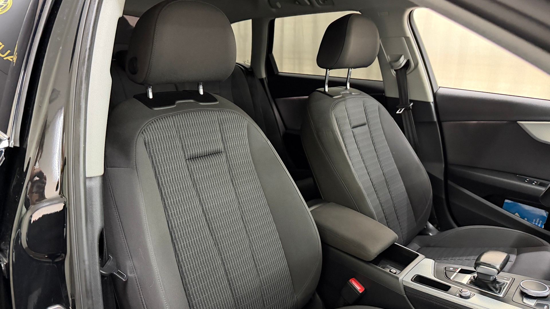 AUDI A4 Avant 40 TDI Design quattro S-tronic-image-19
