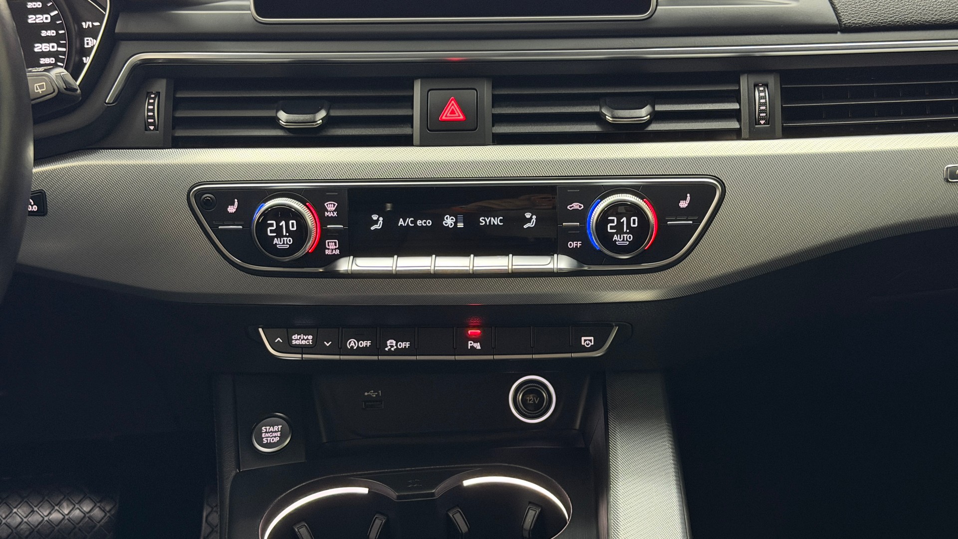 AUDI A4 Avant 40 TDI Design quattro S-tronic-image-11
