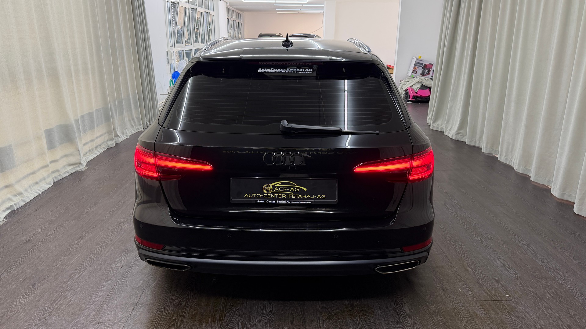 AUDI A4 Avant 40 TDI Design quattro S-tronic-image-4