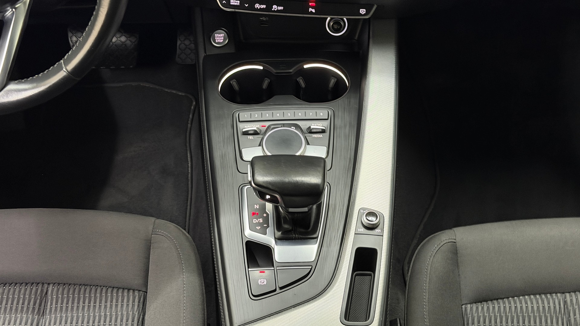 AUDI A4 Avant 40 TDI Design quattro S-tronic-image-12