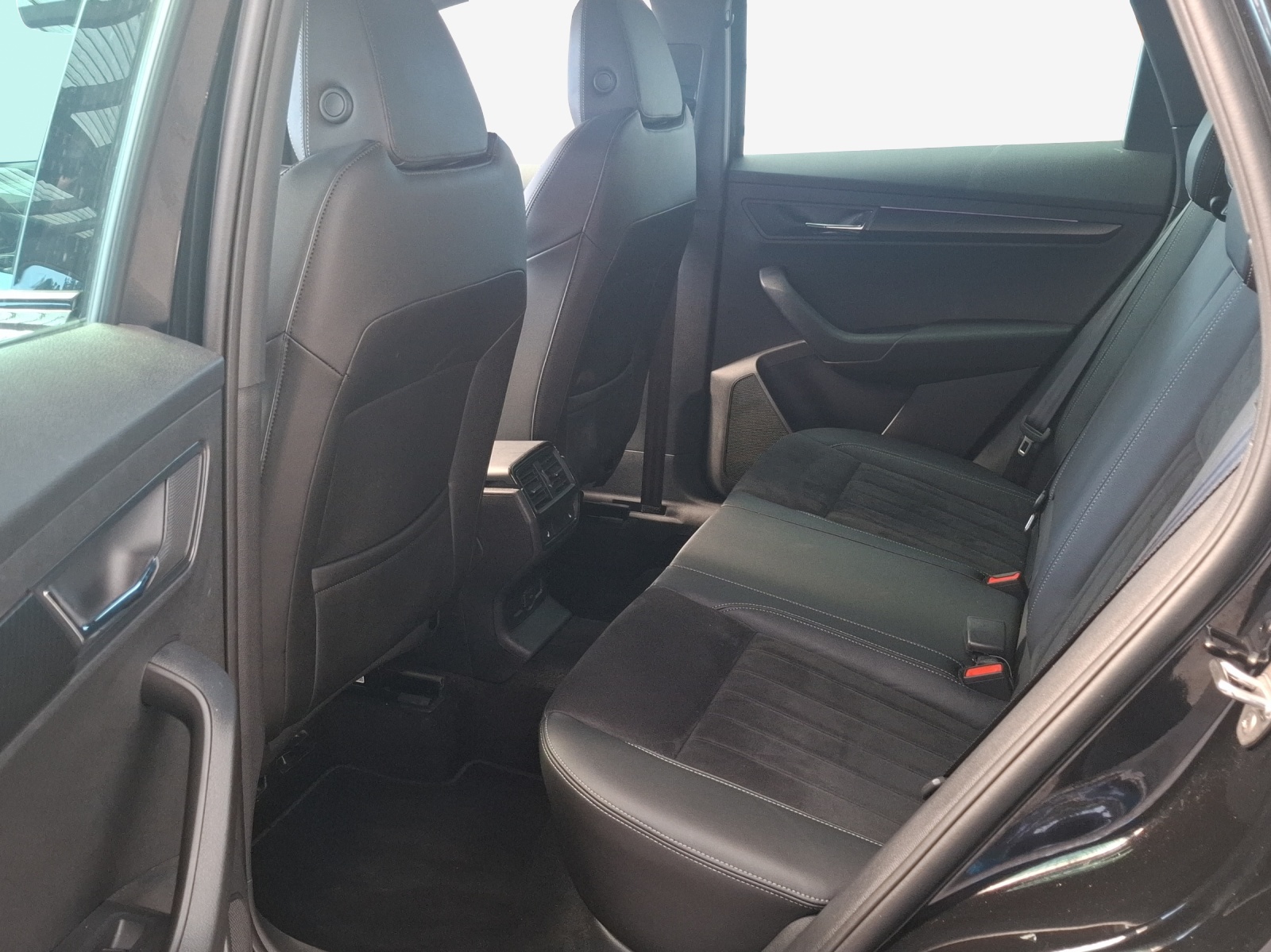 SKODA Karoq 2.0 TSI SportLine 4x4 DSG-image-11
