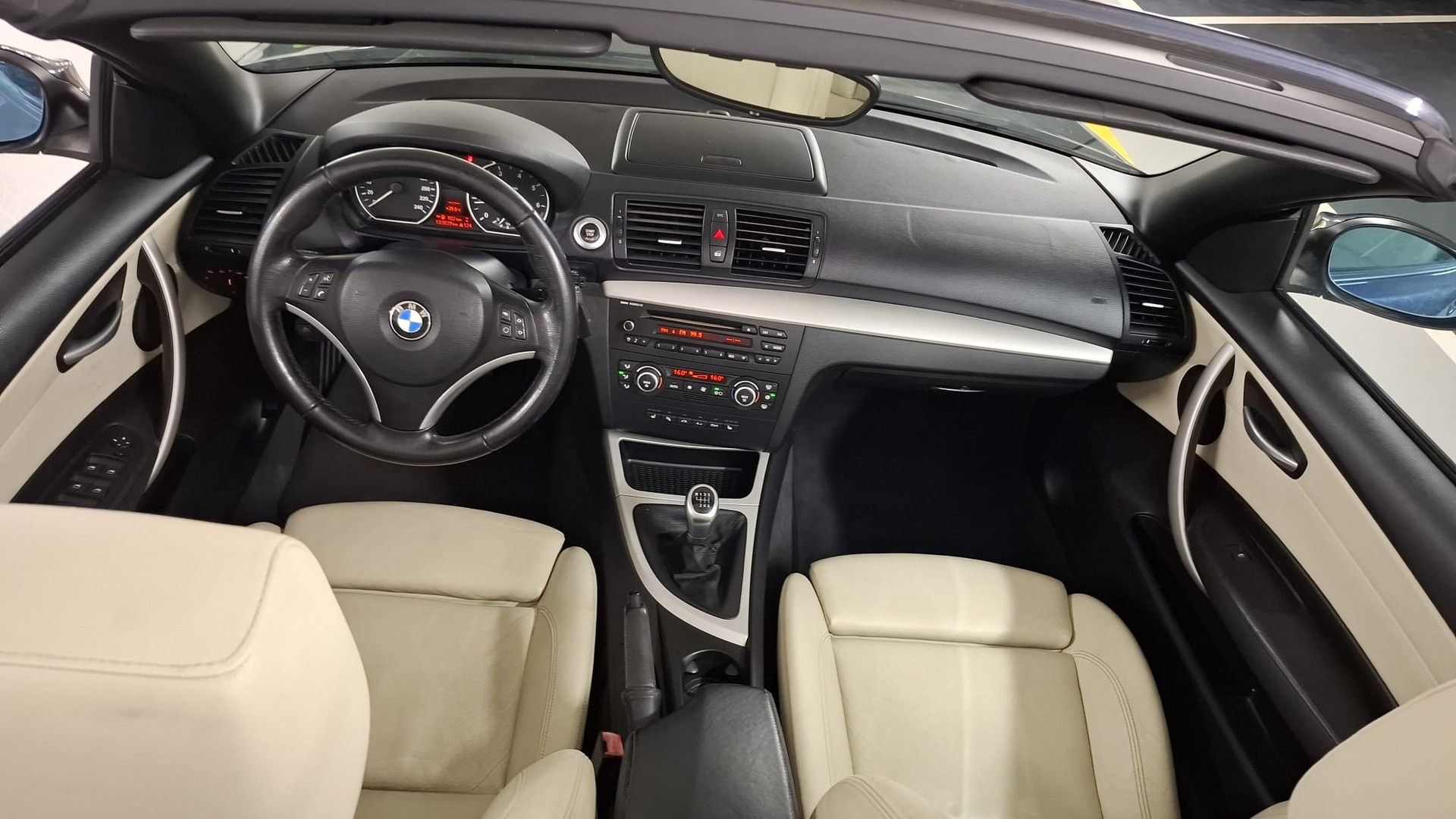 BMW 118i Cabrio-image-8