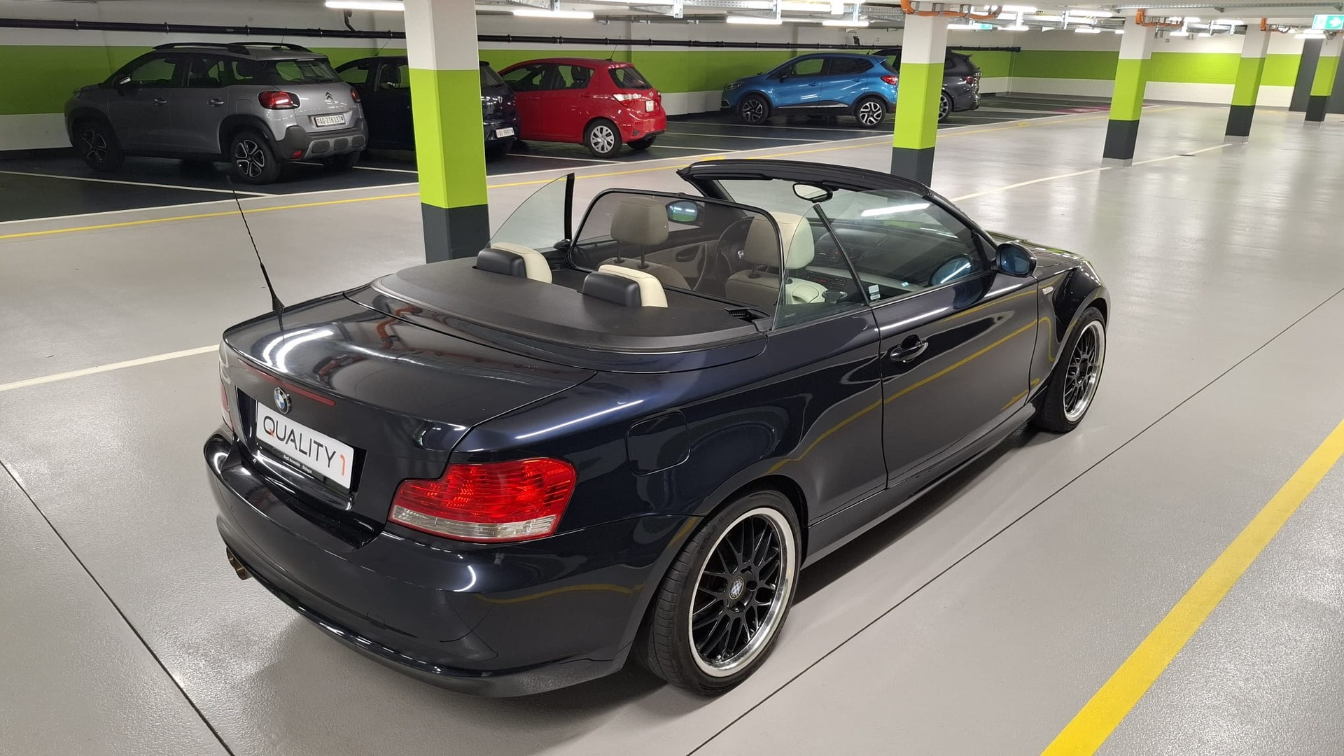 BMW 118i Cabrio-image-3