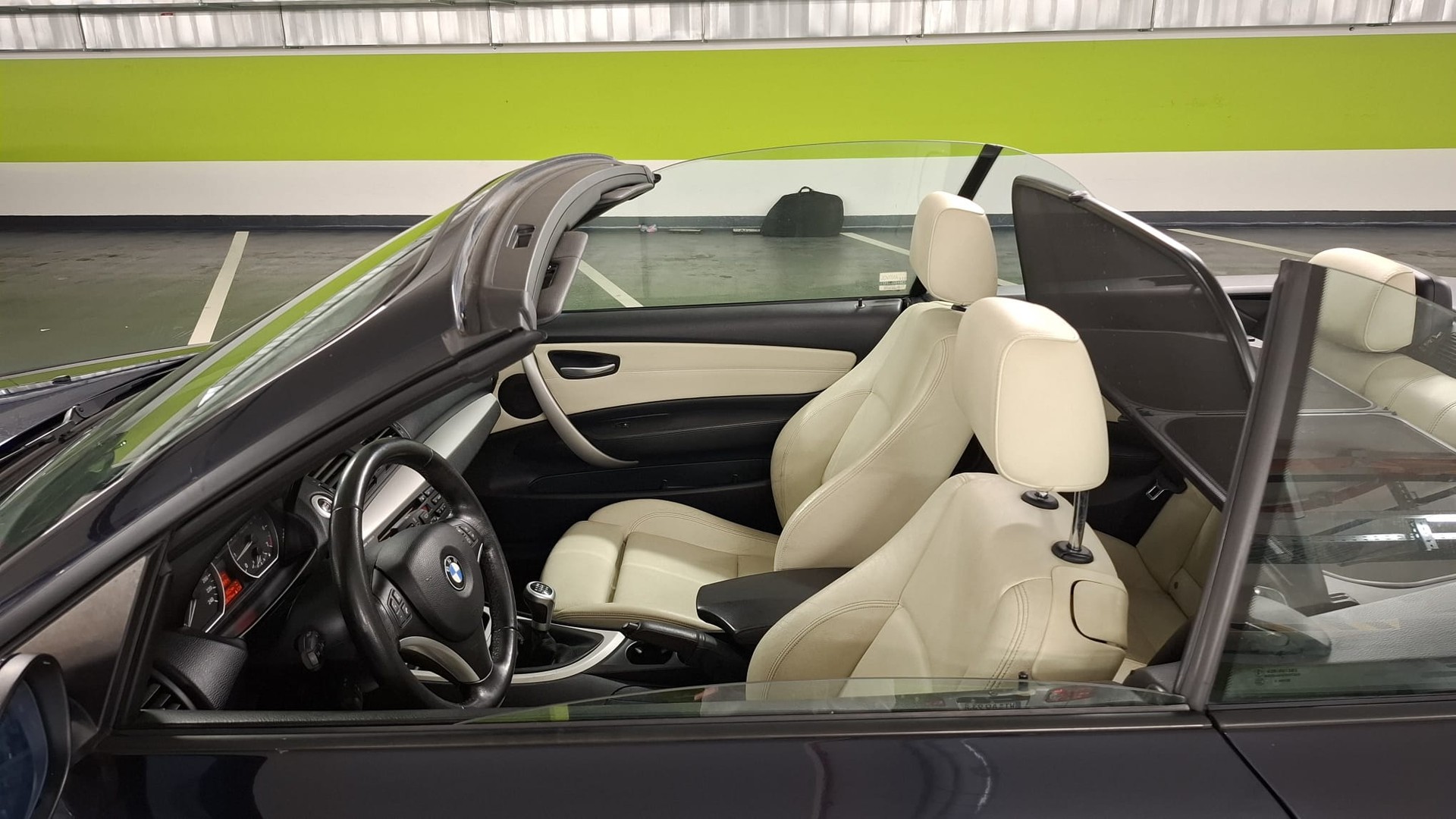 BMW 118i Cabrio-image-9
