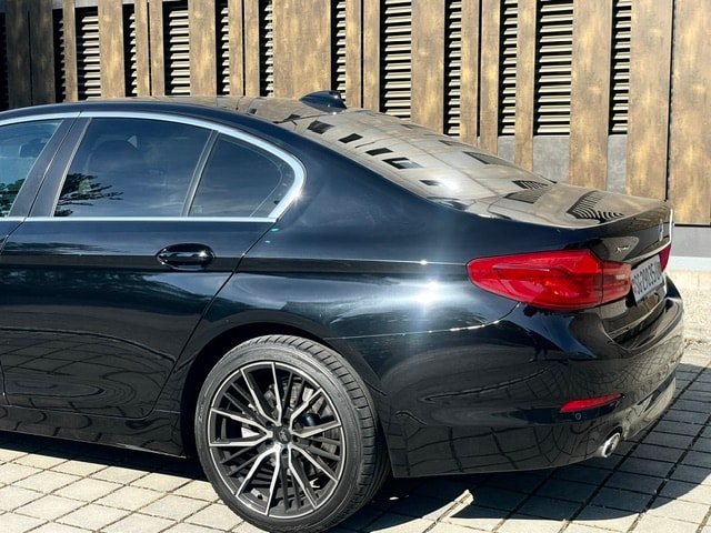 BMW 520d xDrive Luxury Line Steptronic-image-5