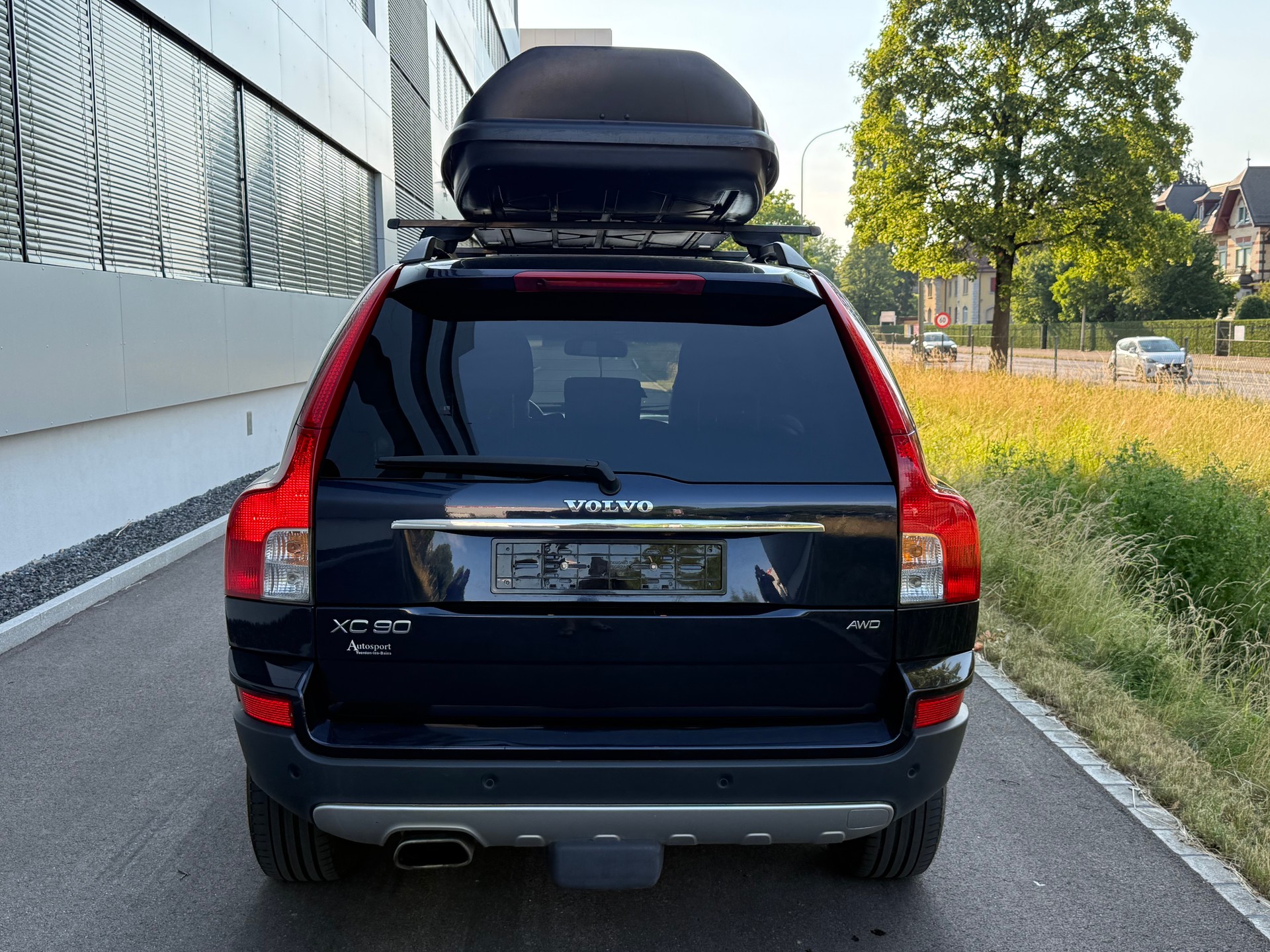 VOLVO XC90 D5 AWD Executive Geartronic R-DESIGN-image-4