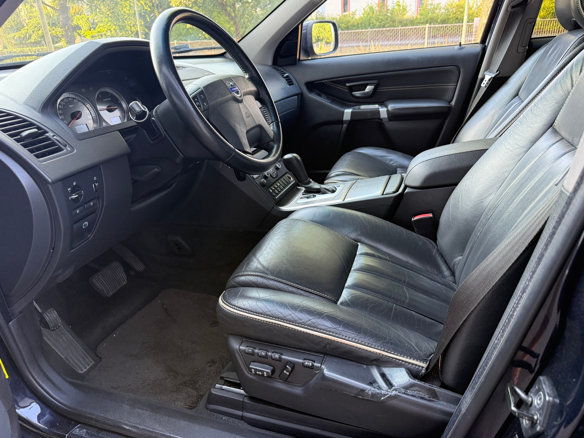 VOLVO XC90 D5 AWD Executive Geartronic R-DESIGN-image-14