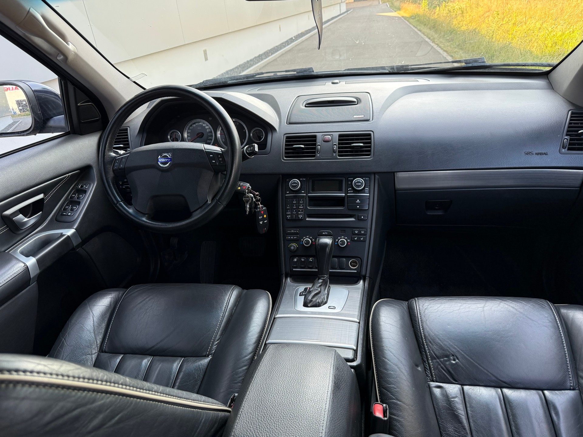 VOLVO XC90 D5 AWD Executive Geartronic R-DESIGN-image-8