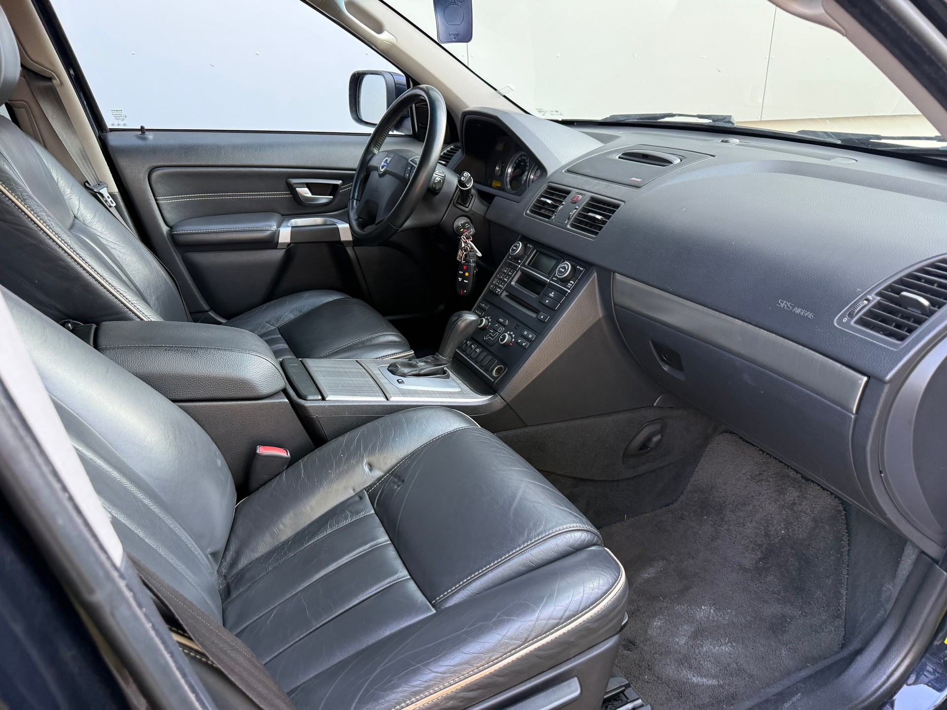 VOLVO XC90 D5 AWD Executive Geartronic R-DESIGN-image-9