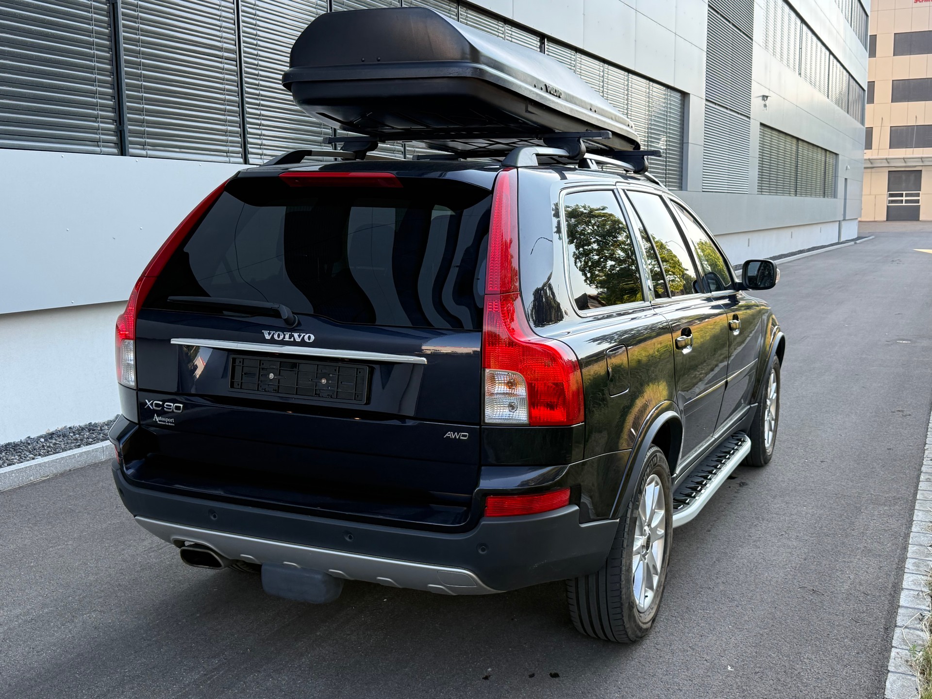 VOLVO XC90 D5 AWD Executive Geartronic R-DESIGN-image-3
