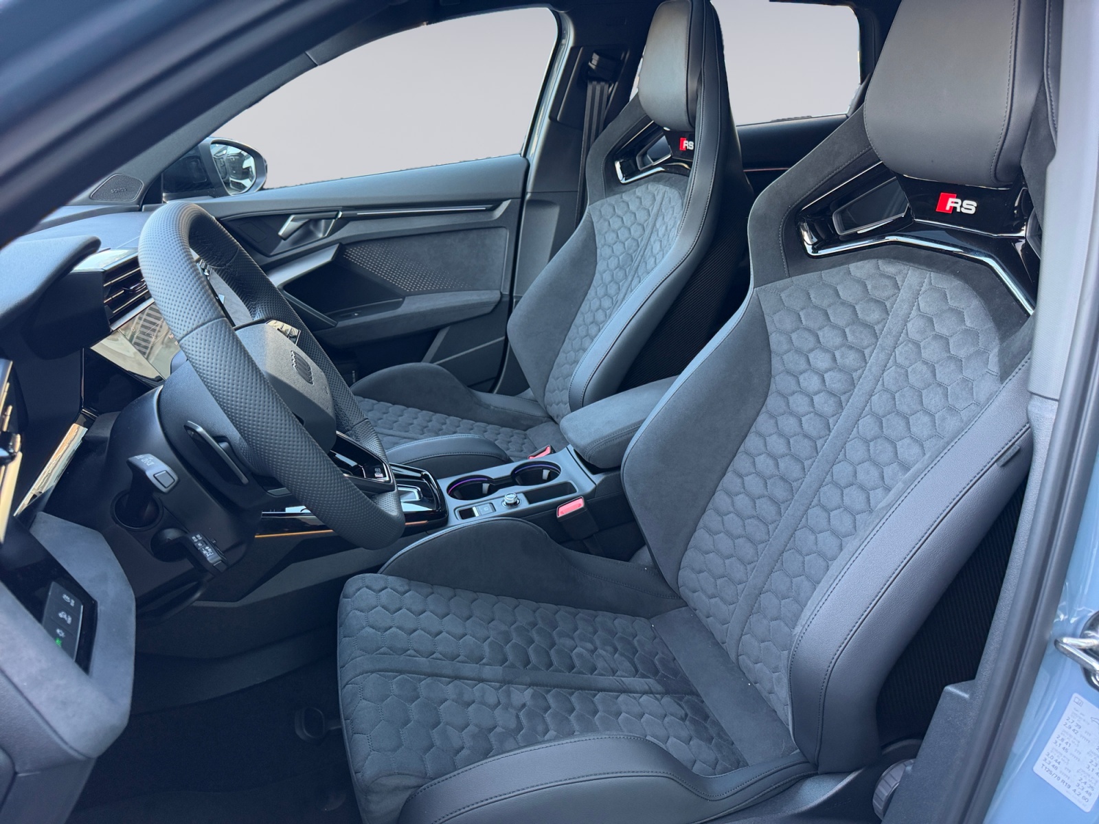 AUDI RS3 Sportback 2.5 TSI quattro S-tronic-image-6