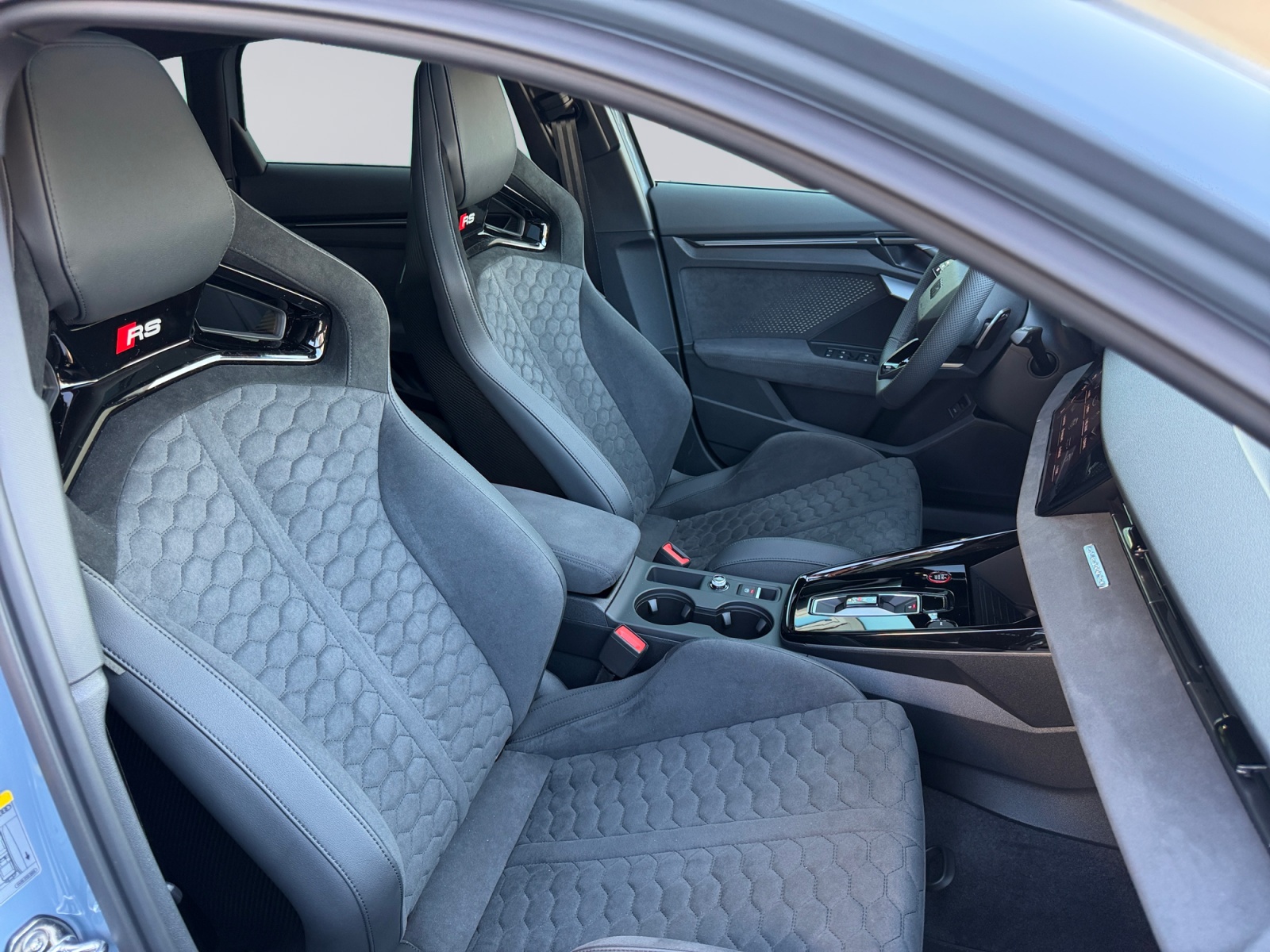 AUDI RS3 Sportback 2.5 TSI quattro S-tronic-image-12