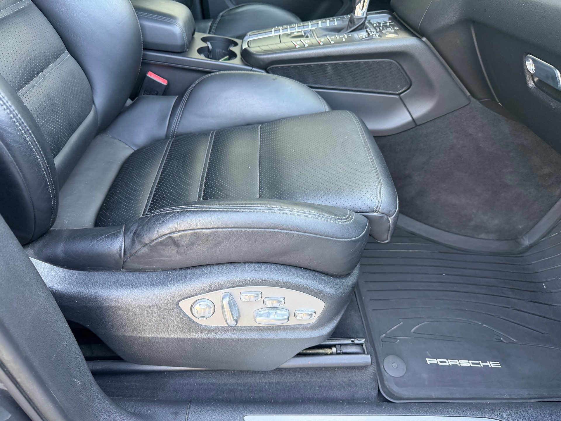 PORSCHE Macan Turbo PDK-image-15