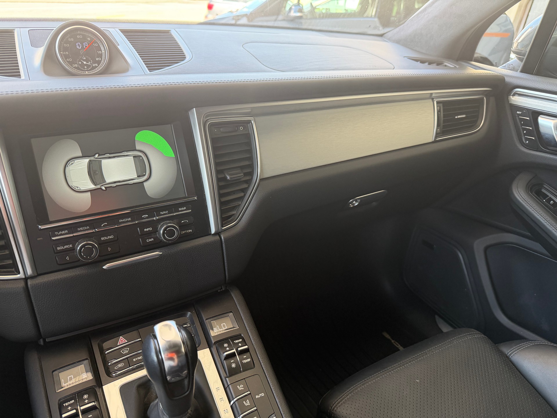 PORSCHE Macan Turbo PDK-image-22