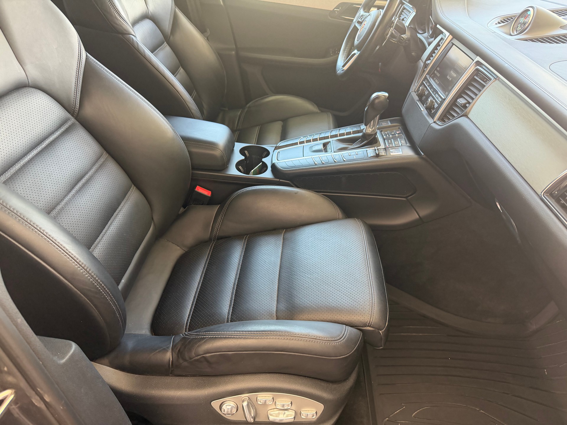 PORSCHE Macan Turbo PDK-image-26