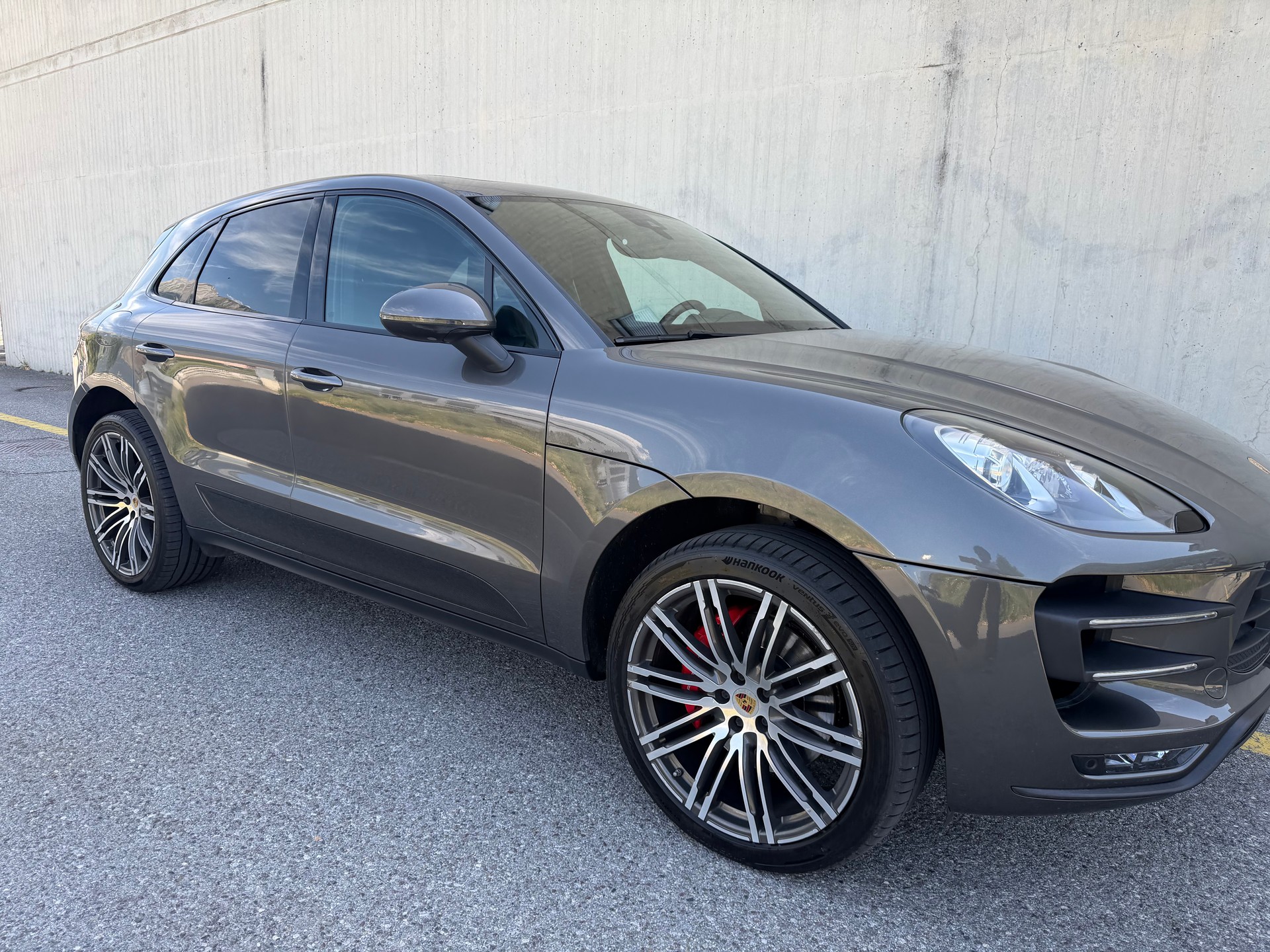 PORSCHE Macan Turbo PDK-showroom-element-2
