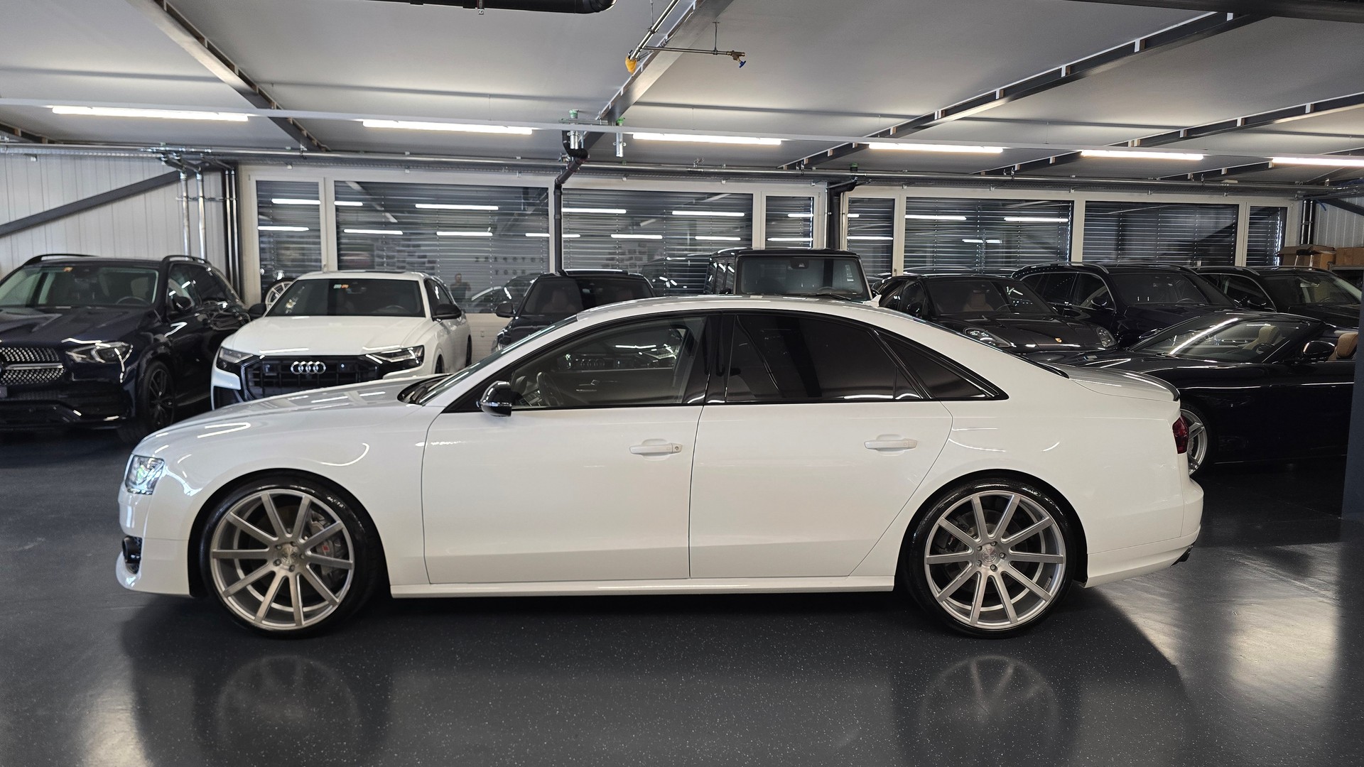 AUDI S8 4.0 TFSI V8 plus quattro tiptronic-image-12