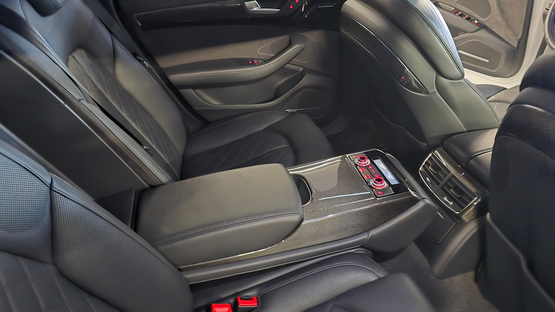 AUDI S8 4.0 TFSI V8 plus quattro tiptronic-image-22