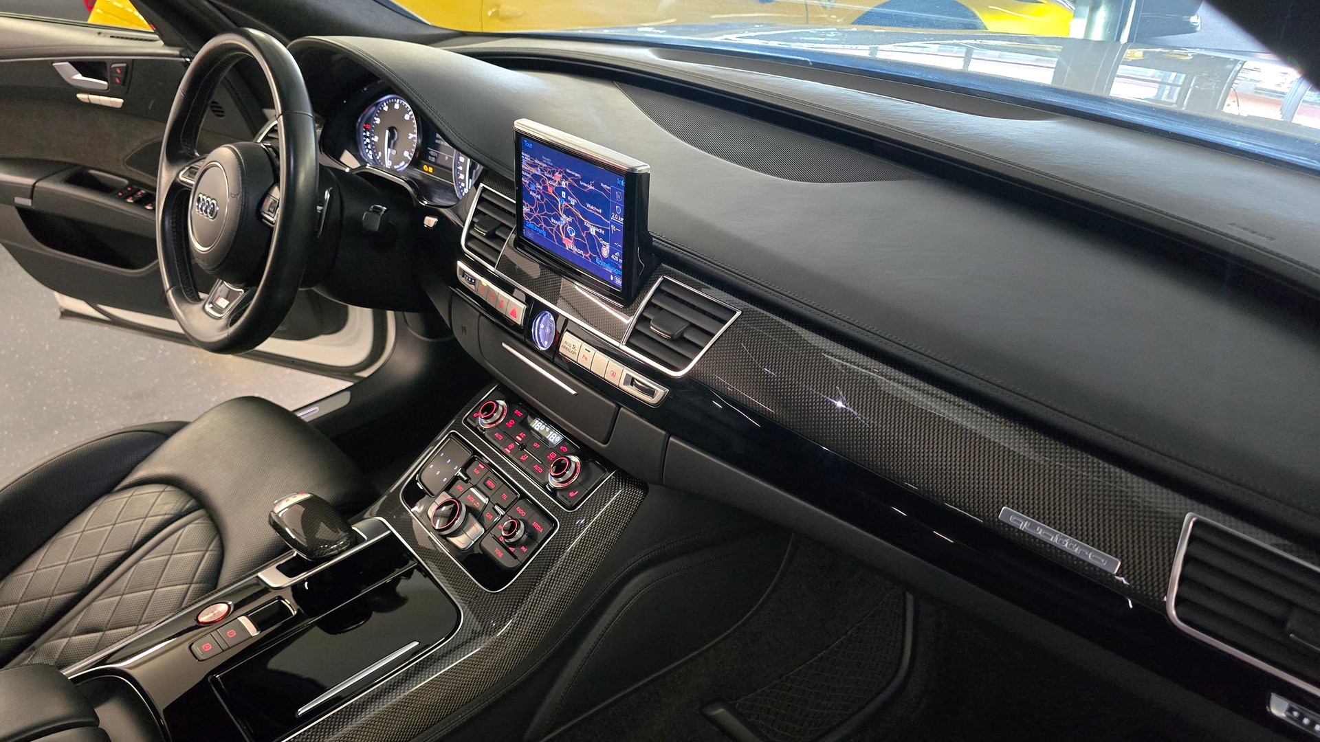 AUDI S8 4.0 TFSI V8 plus quattro tiptronic-image-21