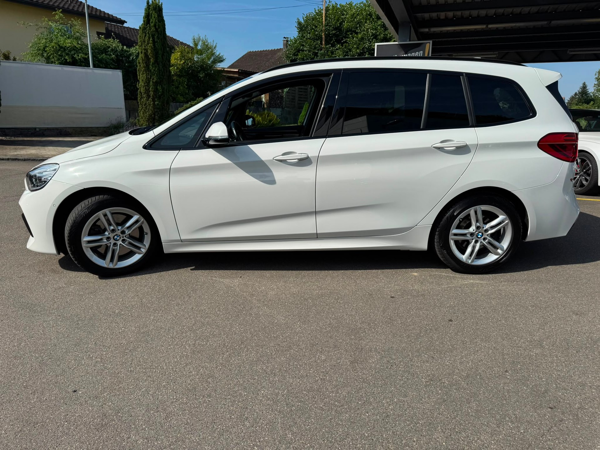 BMW 218d xDrive Gran Tourer Steptronic M Sport-image-3