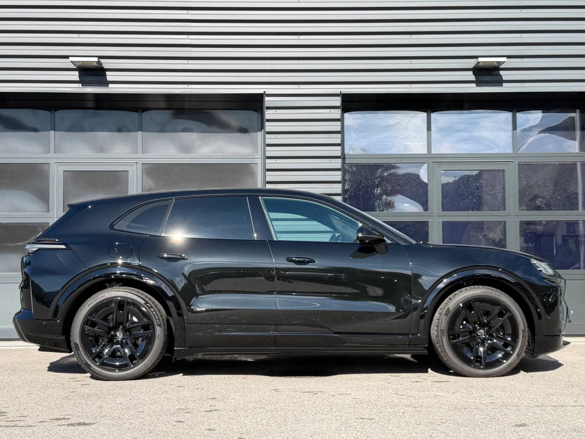 PORSCHE Cayenne Turbo Electric-image-7