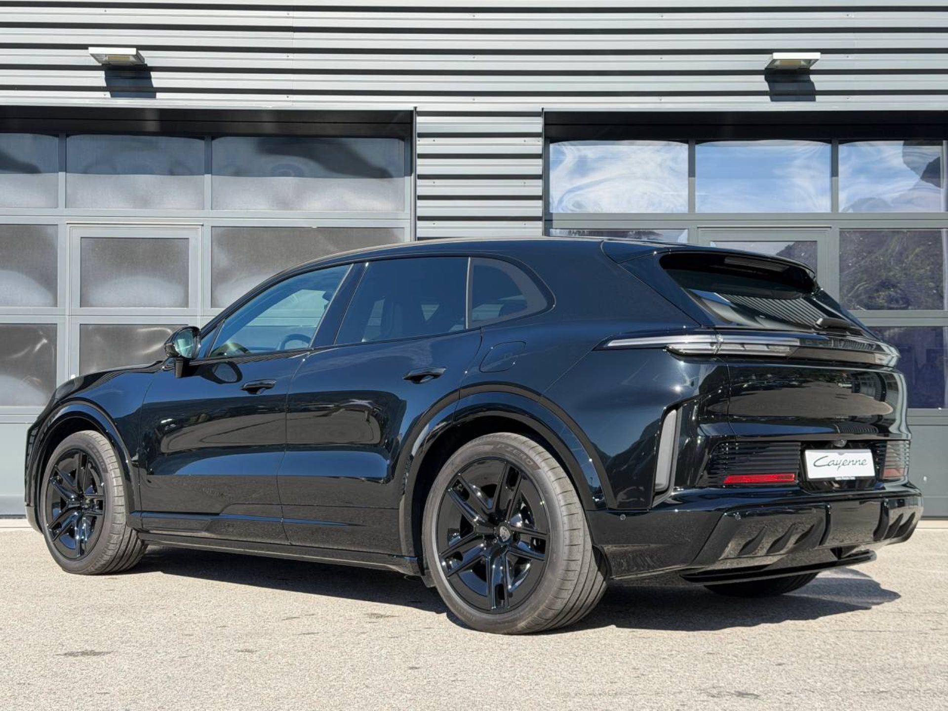 PORSCHE Cayenne Turbo Electric-image-2