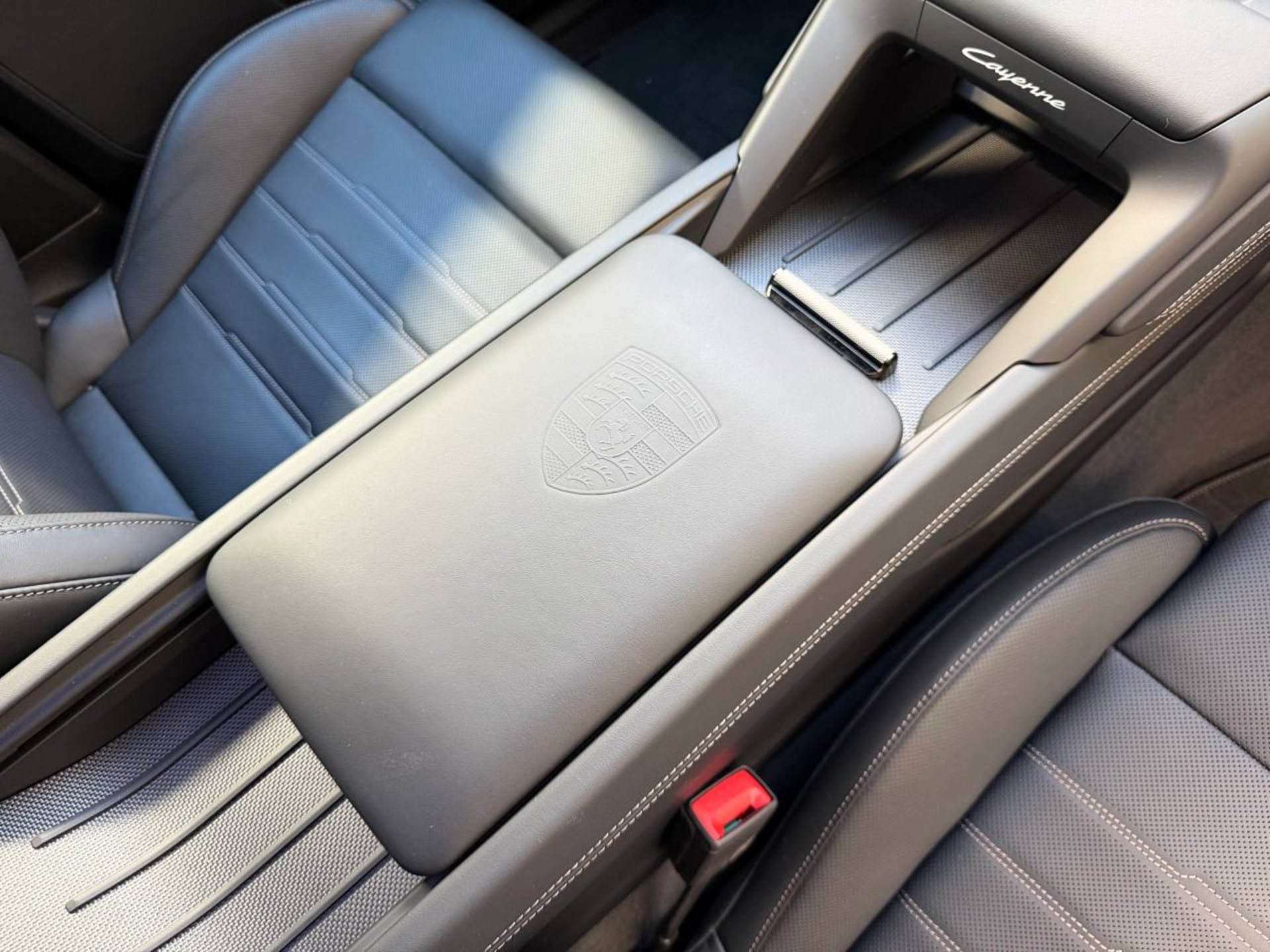 PORSCHE Cayenne Turbo Electric-image-32