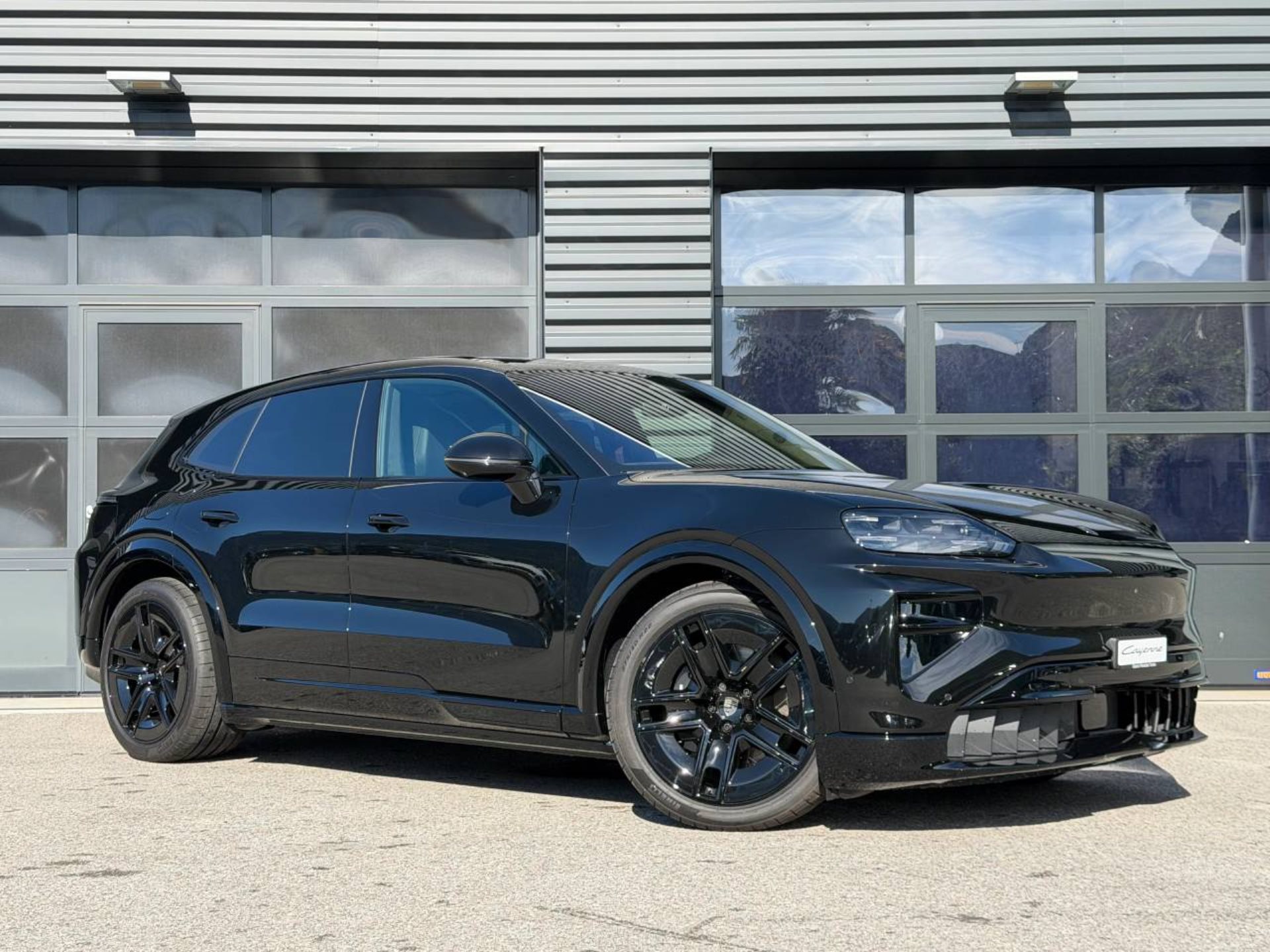 PORSCHE Cayenne Turbo Electric-image-8