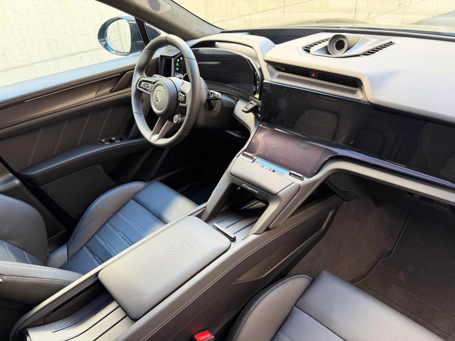 PORSCHE Cayenne Turbo Electric-image-26