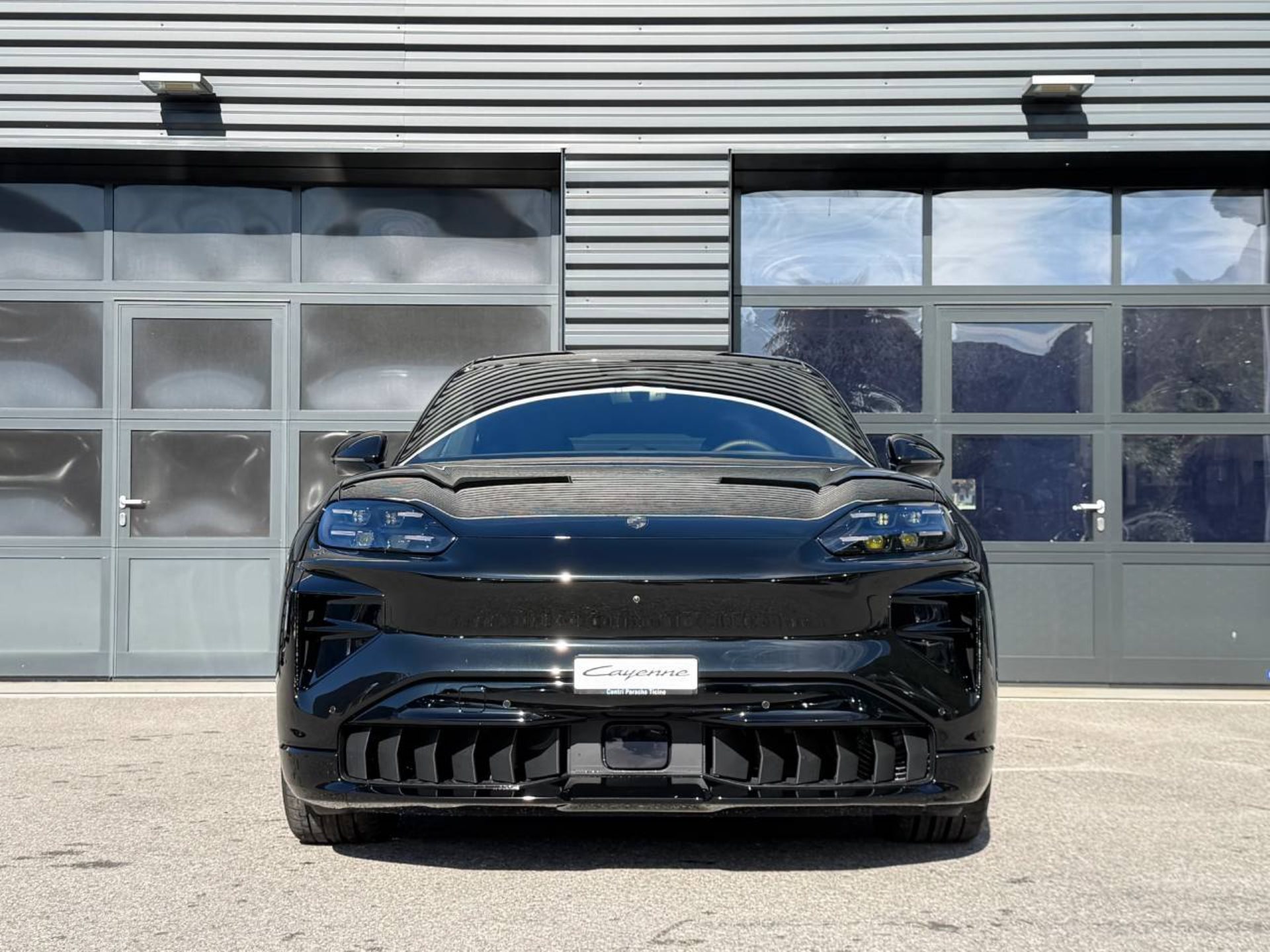PORSCHE Cayenne Turbo Electric-image-9