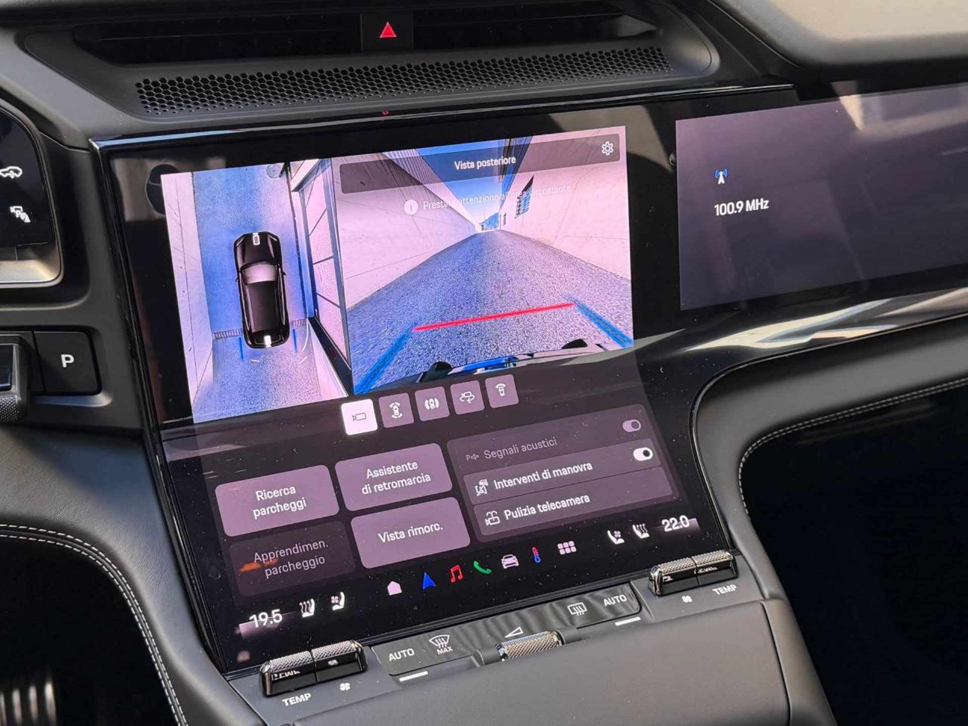 PORSCHE Cayenne Turbo Electric-image-21