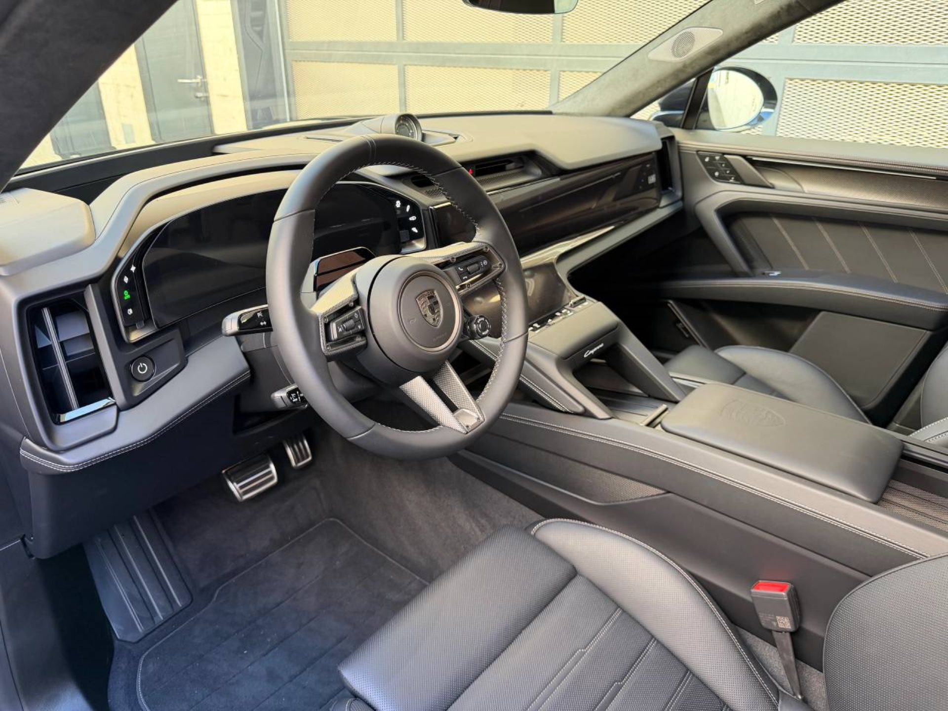 PORSCHE Cayenne Turbo Electric-image-3
