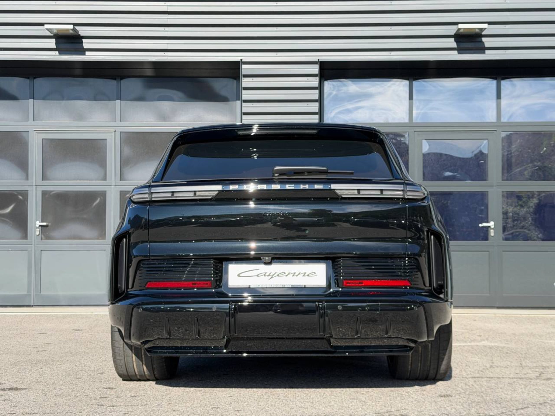PORSCHE Cayenne Turbo Electric-image-5