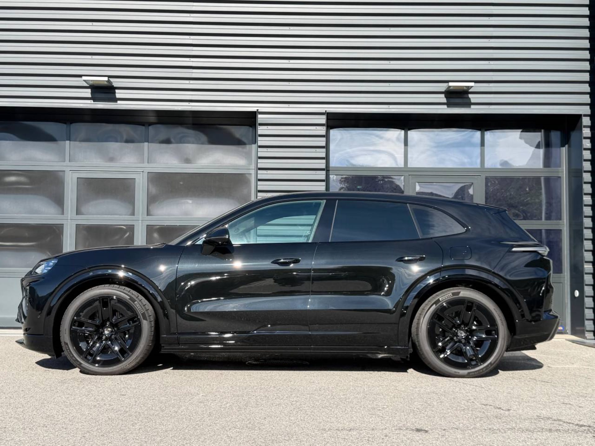 PORSCHE Cayenne Turbo Electric-image-1