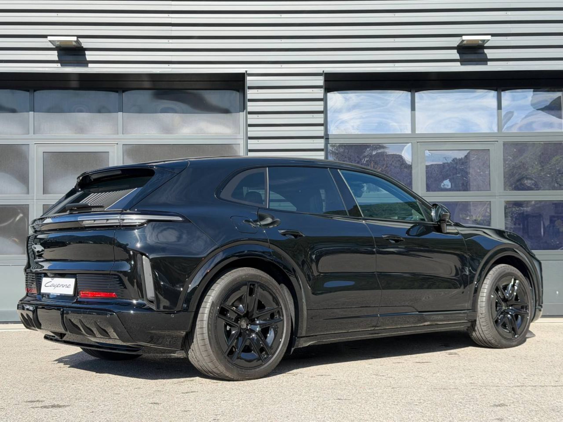 PORSCHE Cayenne Turbo Electric-image-6