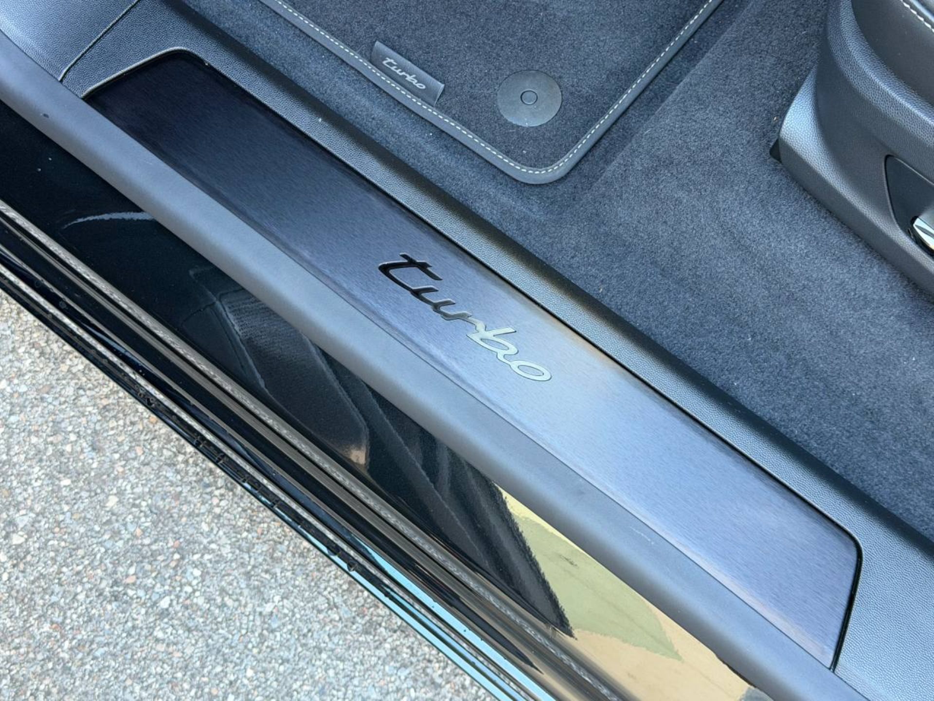 PORSCHE Cayenne Turbo Electric-image-25