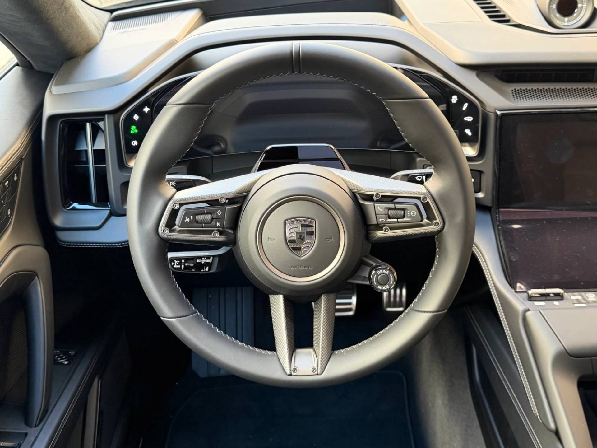 PORSCHE Cayenne Turbo Electric-image-14