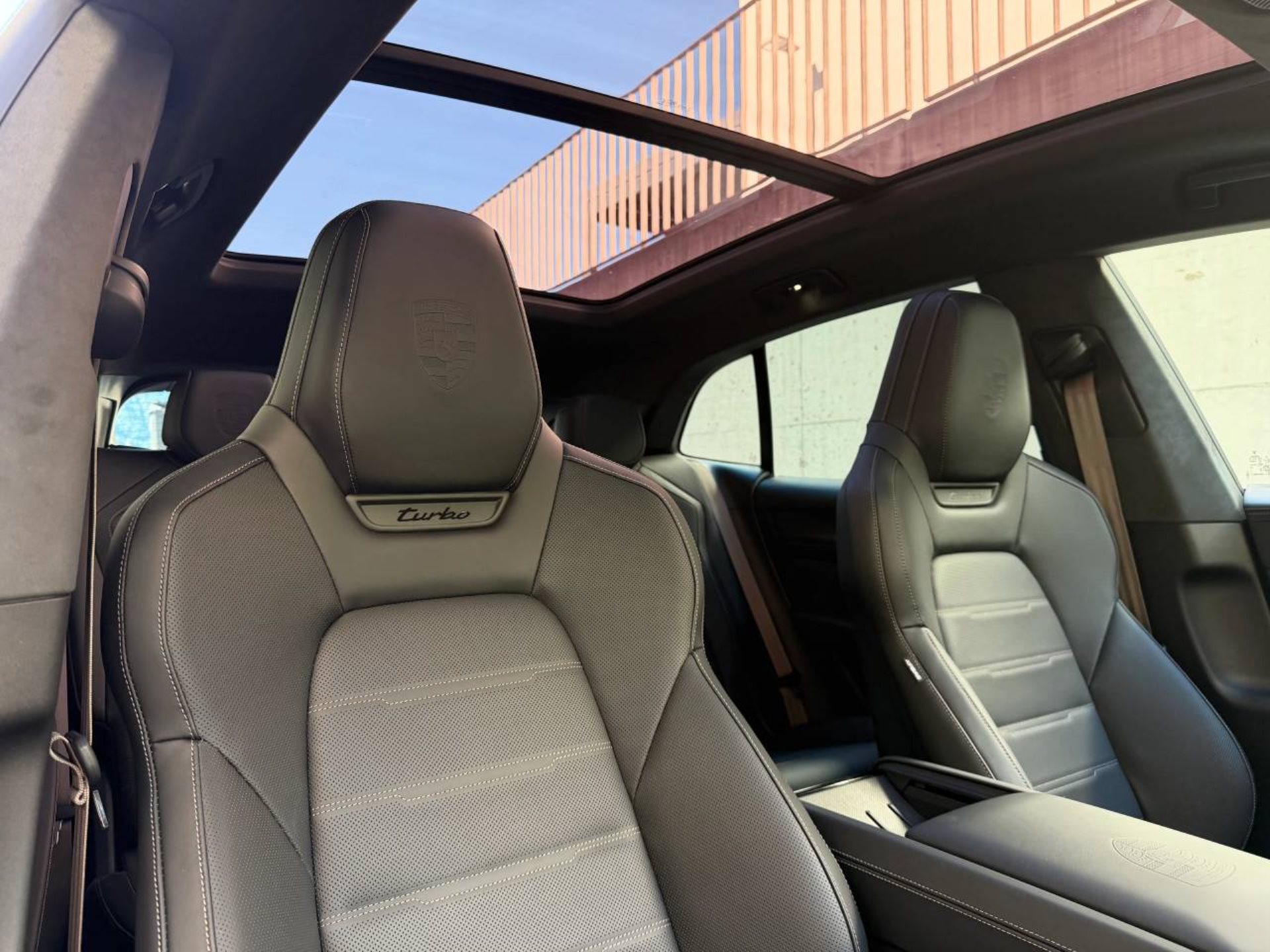 PORSCHE Cayenne Turbo Electric-image-27