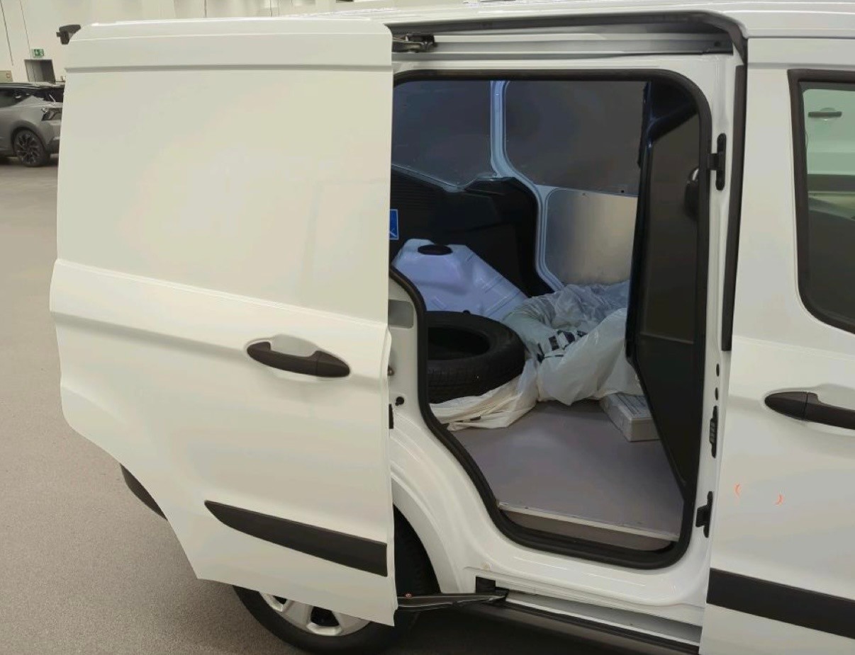 FORD Transit Courier Van 1.5 TDCi Trend ** Ab MFK und Service bei Ford ** Erstbesitz ** Klimaanlage **-image-5